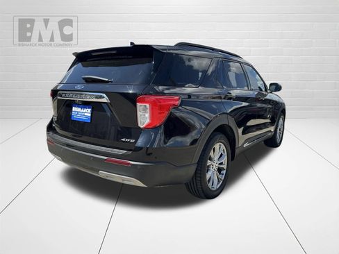 Used 2022 Ford Explorer XLT w/ Equipment Group 202A AWD/4WD image 3