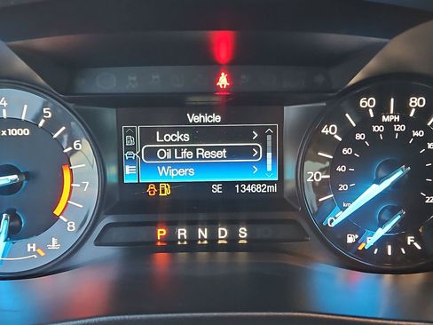 Used 2018 Ford Explorer XLT AWD/4WD image 23