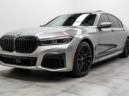 Used 2022 BMW 750i xDrive w/ Luxury Rear Seating Package AWD/4WD image 7