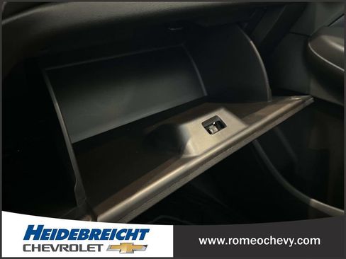 Used 2022 Chevrolet Bolt EUV LT w/ Convenience Package image 25