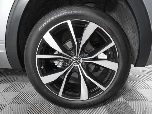 Used 2025 Volkswagen Atlas Cross Sport SEL Premium R-Line AWD/4WD image 32