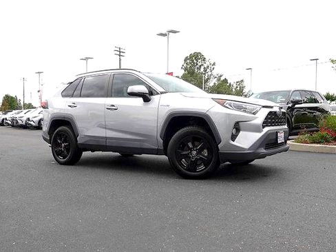 Certified 2021 Toyota RAV4 XLE w/ Convenience Package AWD/4WD image 4
