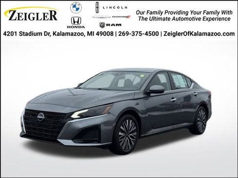 Used 2023 Nissan Altima 2.5 SV w/ SV Premium Package image 1