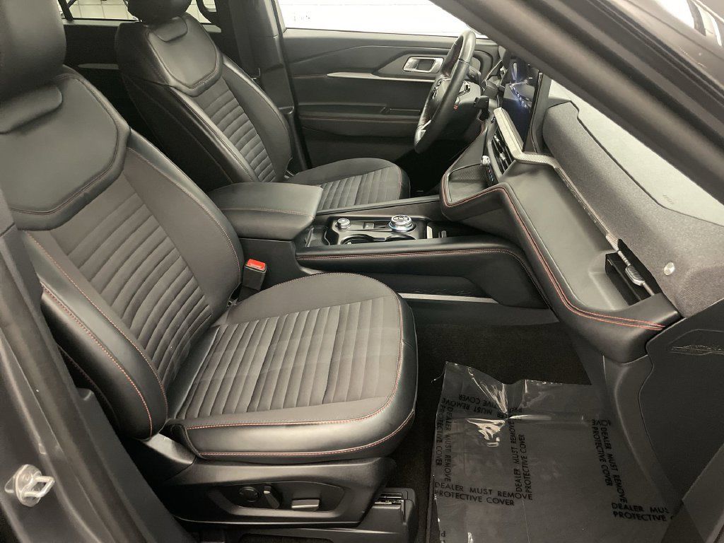 Used 2025 Ford Explorer ST-Line w/ ST-Line Street Pack AWD/4WD image 23