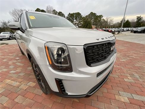 Used 2022 Kia Telluride EX w/ EX Premium Package image 25