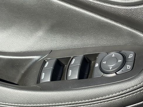 Used 2023 Buick Encore GX Preferred w/ Cold Weather Comfort Package FWD image 17