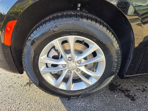 New 2027 Chrysler Pacifica Select AWD/4WD image 10