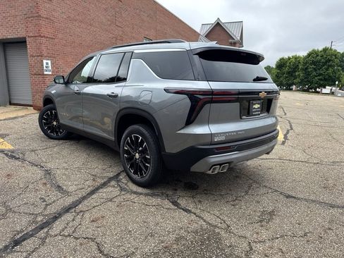 New 2026 Chevrolet Traverse LT w/ Sun and Wheel Package AWD/4WD image 5