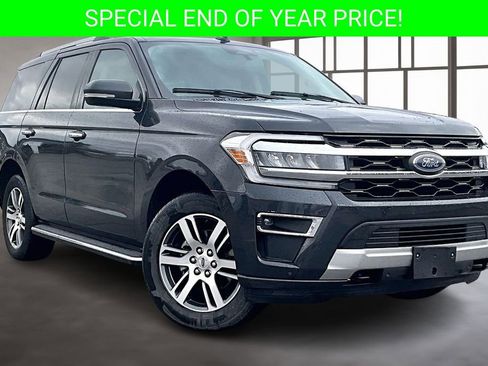 Used 2022 Ford Expedition Limited image 3