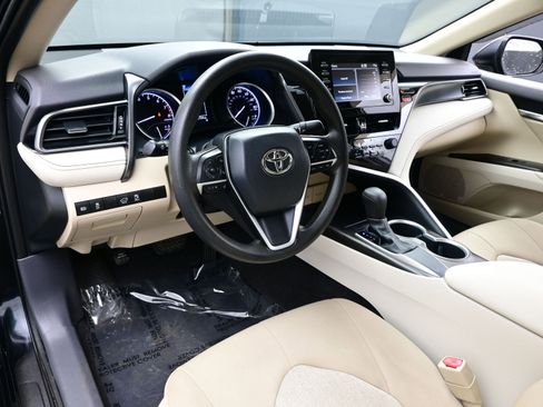 Used 2021 Toyota Camry LE FWD image 12