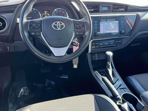 Used 2018 Toyota Corolla LE image 5