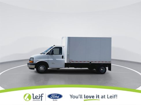 Used 2022 Chevrolet Express 4500 Extended w/ Power Convenience Package RWD image 4