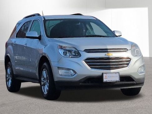Used 2017 Chevrolet Equinox LT w/ Convenience Package image 3
