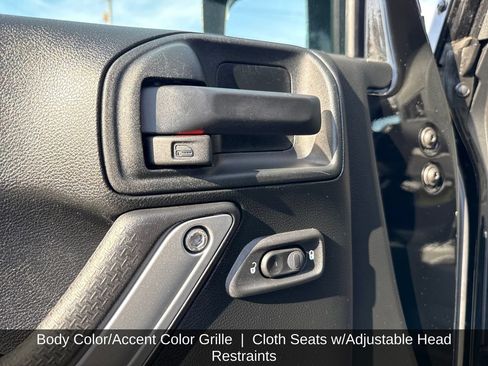 Used 2018 Jeep Wrangler Unlimited Sahara w/ Connectivity Group AWD/4WD image 14