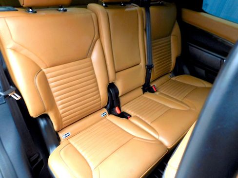 Used 2017 Land Rover Discovery HSE Luxury image 19