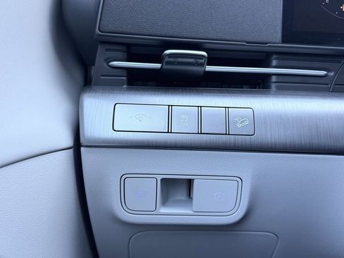 Certified 2025 Hyundai Kona Limited image 12