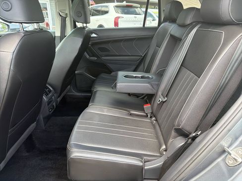 Used 2024 Volkswagen Tiguan SE AWD/4WD image 17