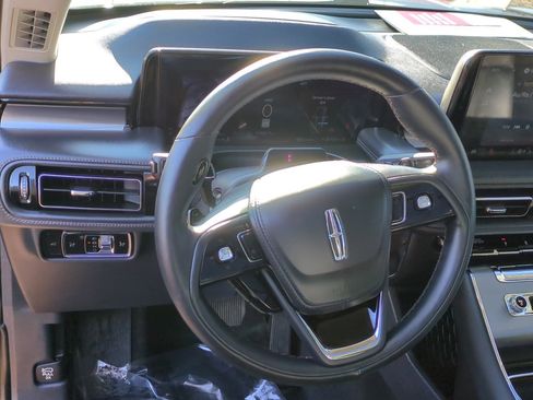 Used 2025 Lincoln Aviator 2WD image 18