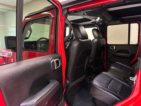 Used 2020 Jeep Gladiator Overland image 26