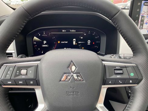 New 2025 Mitsubishi Outlander AWD image 15