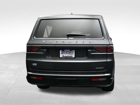Used 2024 Jeep Wagoneer L Series II w/ Flexible Seating Group AWD/4WD image 4