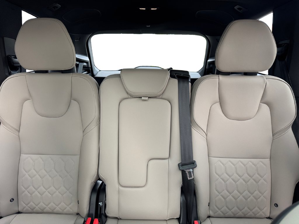 New 2026 Volvo XC90 T8 Plus w/ Protection Package Premier AWD/4WD image 26