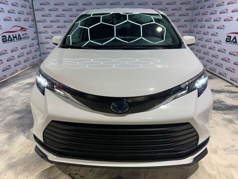 Used 2024 Toyota Sienna LE image 4