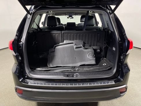 Used 2019 Toyota Highlander Plus FWD image 10