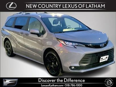 Used 2025 Toyota Sienna AWD