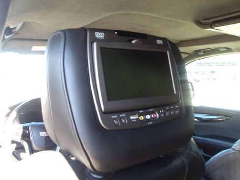 Used 2016 Cadillac Escalade ESV Platinum image 18