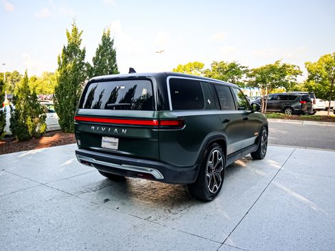 Used 2024 Rivian R1S Adventure Quad AWD/4WD image 10