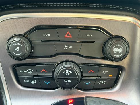 Used 2016 Dodge Challenger SXT RWD image 23