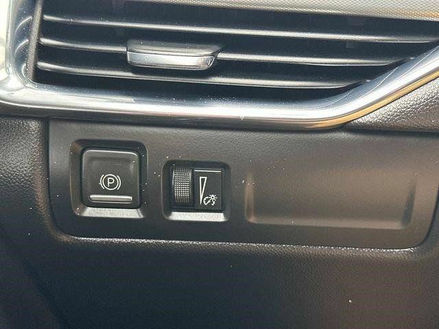 Certified 2023 Cadillac XT4 Premium Luxury AWD/4WD image 6