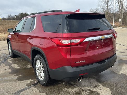 Used 2021 Chevrolet Traverse LT image 3
