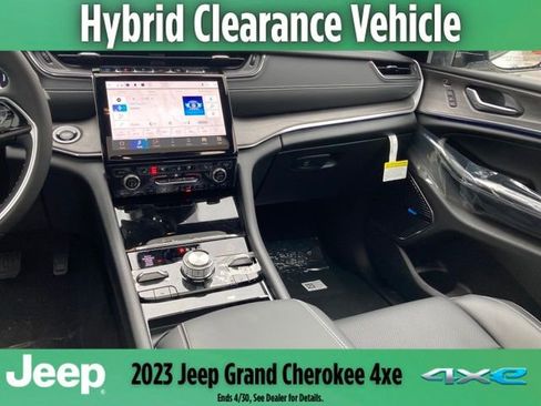 New 2023 Jeep Grand Cherokee Overland w/ Luxury Tech Group IV AWD/4WD image 19