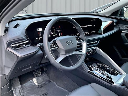 Used 2025 Audi Q5 Premium w/ Convenience Package image 17