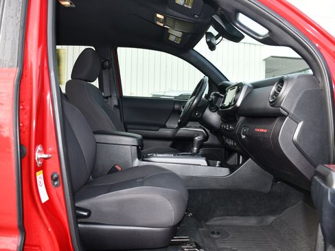 Used 2018 Toyota Tacoma TRD Sport image 20