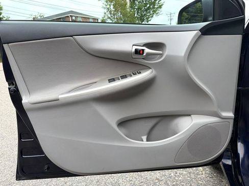 Used 2013 Toyota Corolla LE FWD image 12