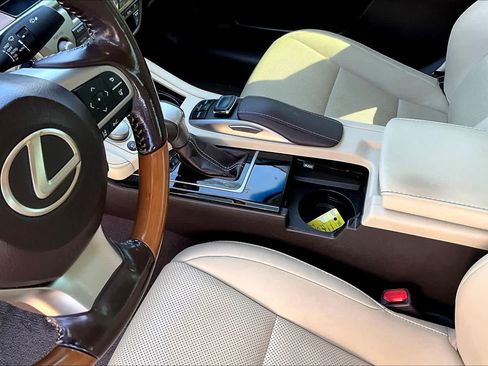Used 2016 Lexus ES 300h w/ Navigation System Package FWD image 16
