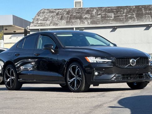 Certified 2025 Volvo S60 B5 Plus AWD/4WD image 10
