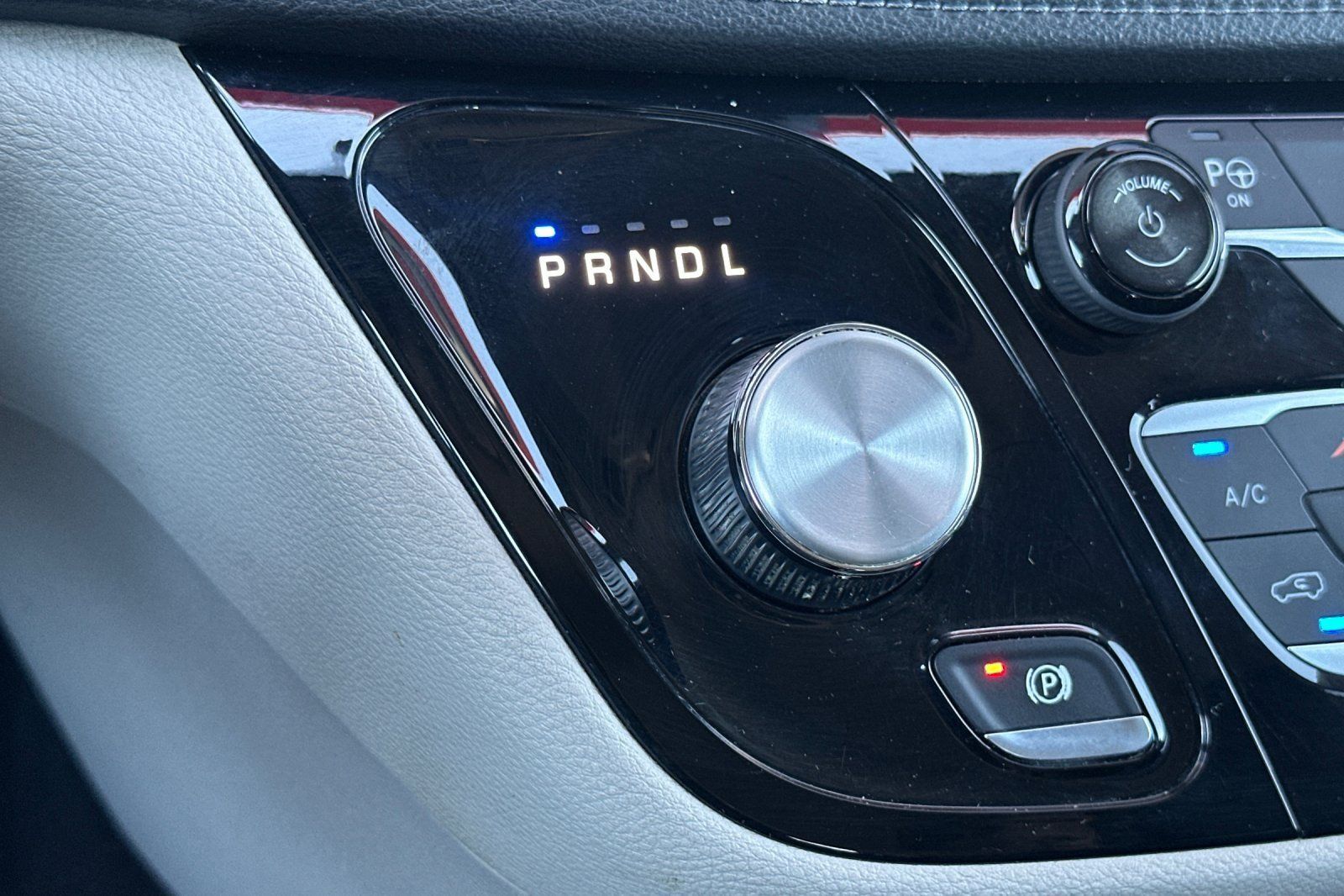Used 2019 Chrysler Pacifica Limited w/ Advanced Safetytec Group FWD image 23