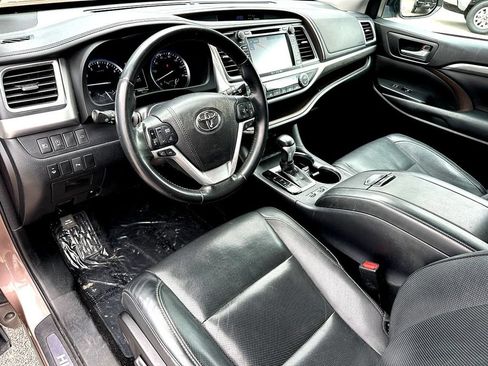 Used 2018 Toyota Highlander Limited FWD image 10