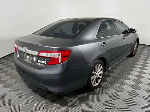 Used 2014 Toyota Camry XLE w/ Leather Package FWD image 5
