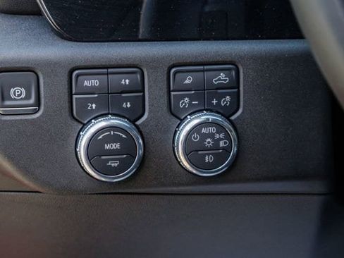 Used 2025 GMC Sierra 1500 SLT w/ SLT Convenience Package AWD/4WD image 24