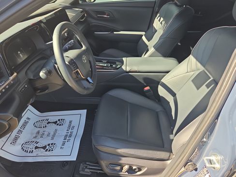 Used 2025 Toyota Crown Signia image 12