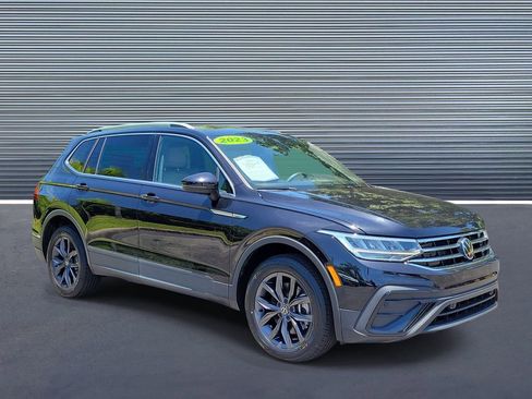 Used 2023 Volkswagen Tiguan SE FWD image 2