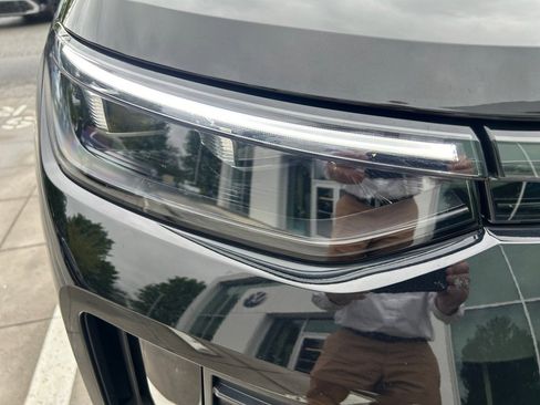 Certified 2025 Volkswagen Tiguan SE AWD/4WD image 24