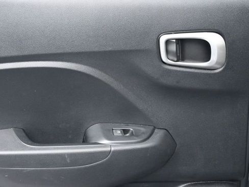 Used 2025 Hyundai Venue SEL FWD image 27