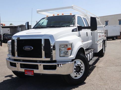 Used 2016 Ford F650 2WD Crew Cab Super Duty image 4