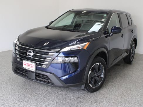 Used 2025 Nissan Rogue SV FWD image 2